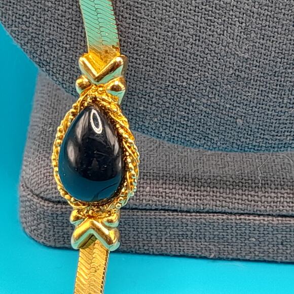 Vintage Herringbone Chain Necklace, Black Teardrop Cabochons, Vintage Jewelry - Picture 3 of 11
